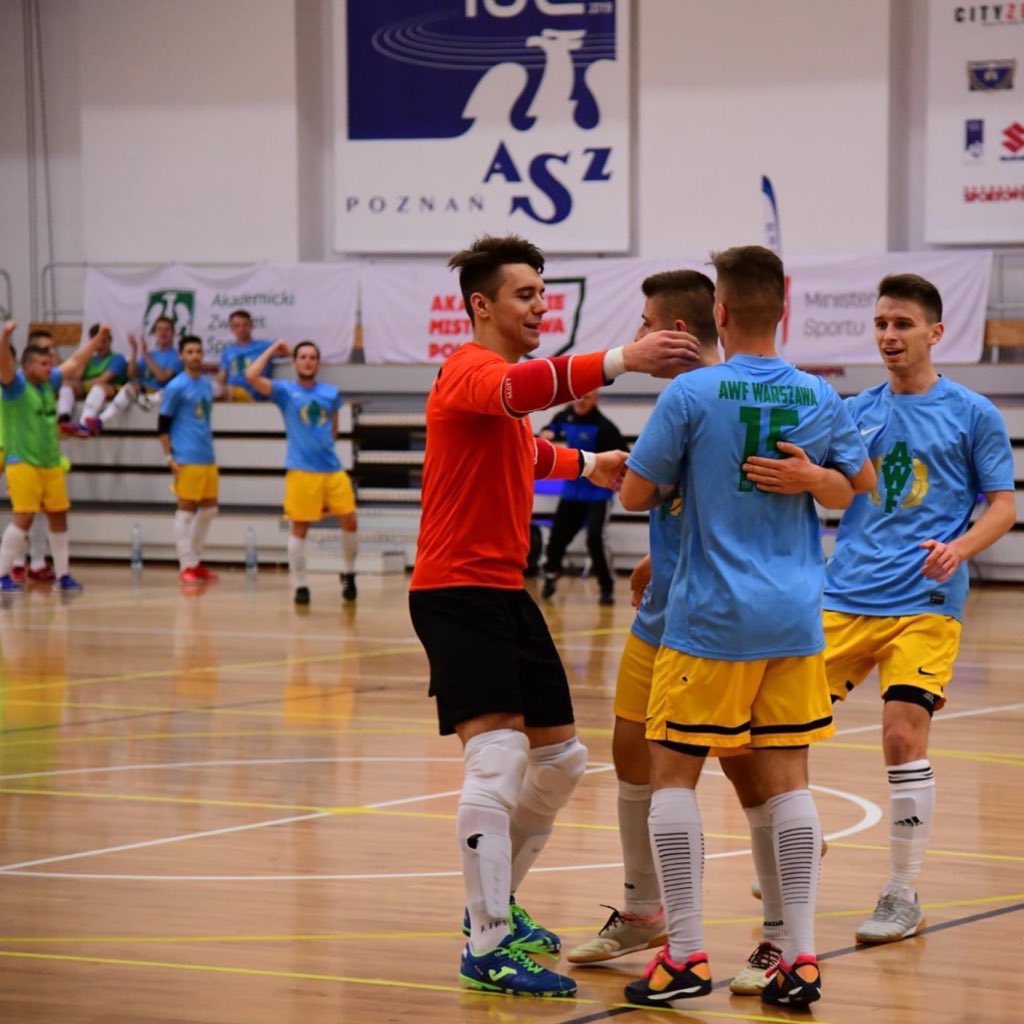 brandkratos's tweet photo. ¡Otro #Warrior que se une a la familia #Kratos!
Dawid Wasążnik, portero del @AZSAWFWARSZAWA de la II Liga de Polonia, confía en las rodilleras #mirmillon para protegerse en la #batalla.
¡Muchas gracias @dawideczekxd por tu confianza!
#EveryWarriorNeedsAShield⠀
🛡🛡🛡🛡🛡🛡 https://t.co/LLuwBqCaQZ