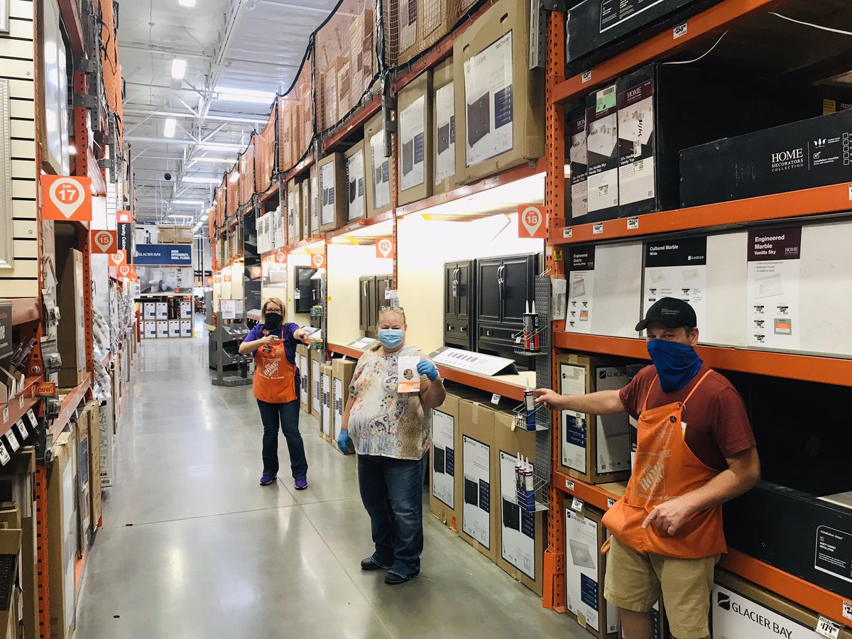KimDecker123's tweet photo. Linda Walker bookkeeper extraordinaire!  A well deserved 5th bronze. On her way to a diamond. Congratulations Linda. 
@KatieCzachor @GaryGrainger9 @jacki_mccord #488wolfpack #d130driven https://t.co/FcKIVEg7bf