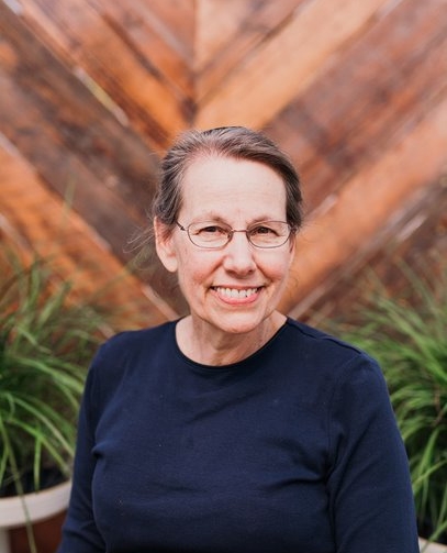 GrimmsGardens's tweet photo. .....Do you know Jeryl?.....
Jeryl, founding asset of #teamgrimms since the 1st day of operation! She has been in the thick of it all for many years, enjoying testing annuals & perennials in her KS garden to trial annuals & perennials to carry in the greenhouse for our customers https://t.co/40VF84TKhd