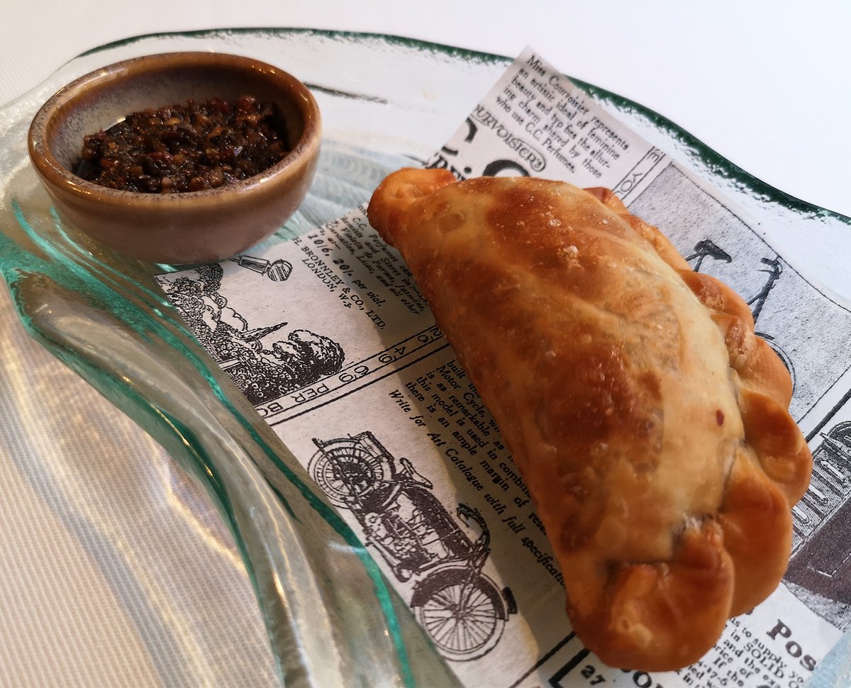 ⭐Nuestro plato estrella lo decides tú... pero sí es cierto que en las #empanadillas somos unos especialistas ⭐ 
¿No las has probado todavía? #LaDominga