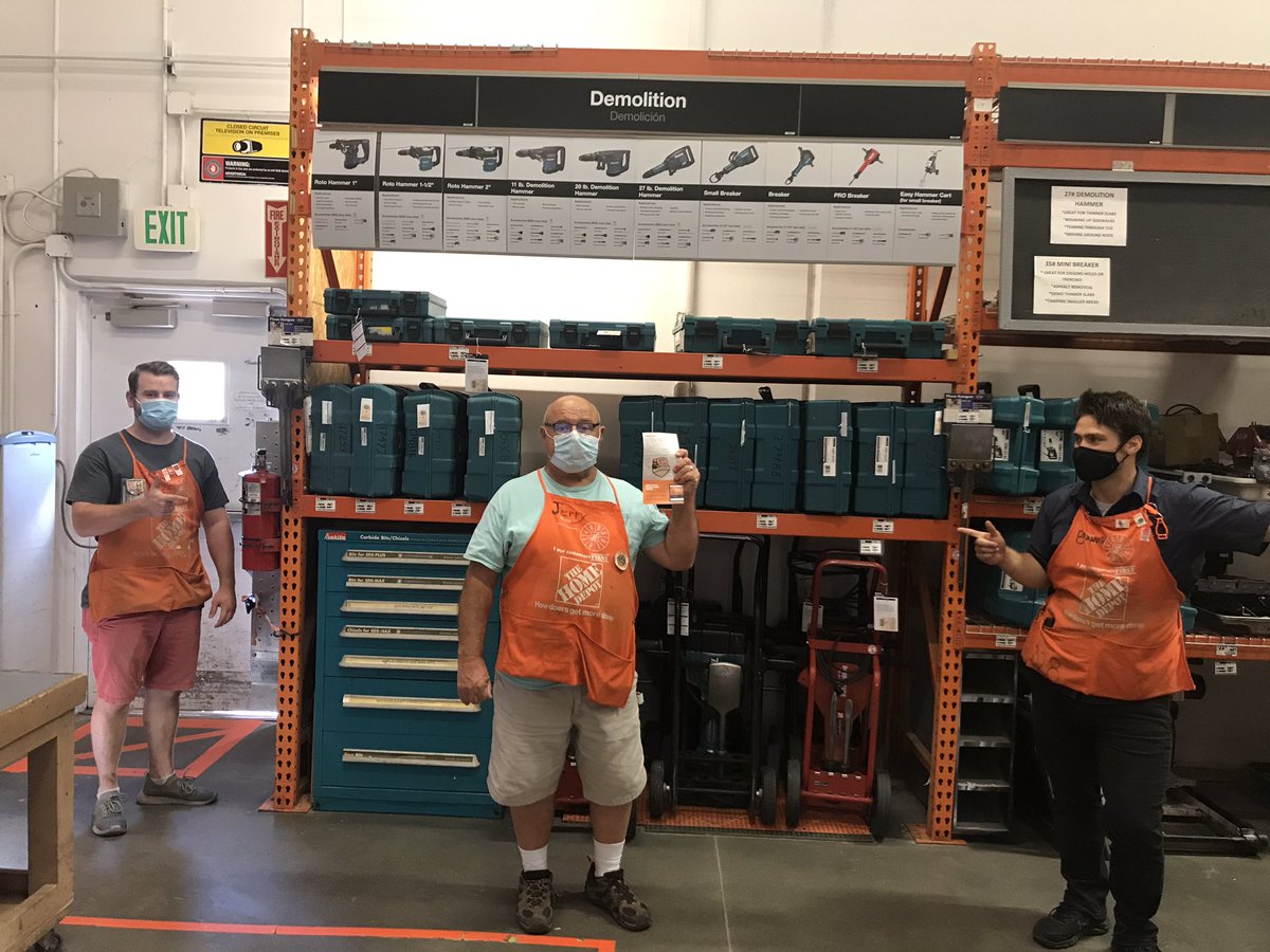 KimDecker123's tweet photo. 🌟🌟🌟 Jerry Olga from 488 tool rental receiving his gold badge. Thanks Jerry for all you do for our customers @KatieCzachor @GaryGrainger9 @jacki_mccord #488wolfpack #d130driven https://t.co/PUn7Kl8d29