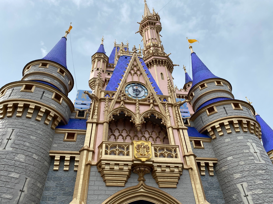 WDWNT's tweet photo. Walt Disney World Park Guests Now Being Asked to Not Walk with Masks Off While Eating or Drinking

https://t.co/vTwZ8kXS94 https://t.co/o24EenNOHd