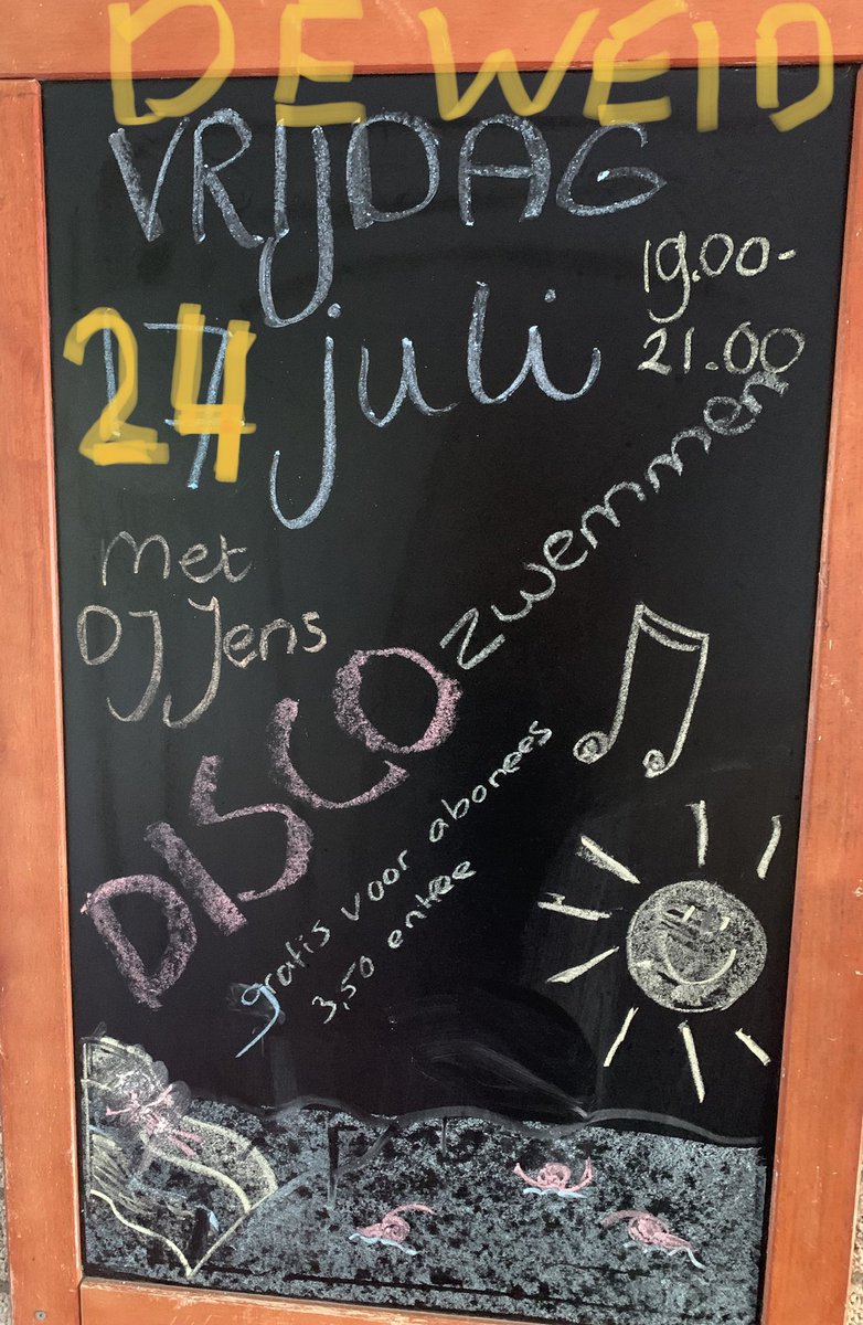 hutdorpAndijk's tweet photo. Gisteren was het heel gezellig bij @zwembaddeweid met DJ’s Jens en Stein!! A.s. Vrijdag 24 juli weer disco zwemmen vanaf 19.00 uur!! https://t.co/RQfl8xv3Um
