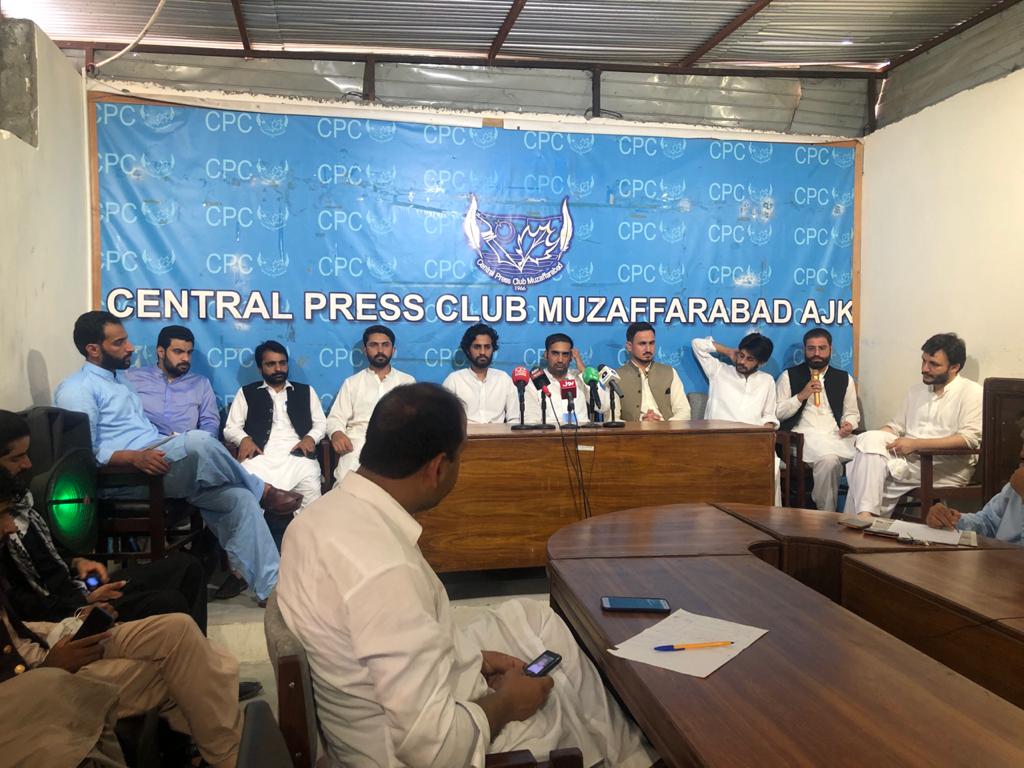HI_Kashmiri93's tweet photo. مظفر آباد.
اسلامی جمعیت طلبہ کے زیر اہتمام
کُل جماعتی طلبہ کانفرنس میں کشمیر بھر سے تمام طلبہ تنظیمیوں کا بڑا فیصلہ.
متفقہ طور پر تمام تنظیموں پر مشتمل "یونائٹد سٹوڈنٹس فورم" کا قیام .
فورم نے آج سے
#BoycottFee
کی تحریک کا اعلان بھی کر دیا.
#UnitedStudentsForum https://t.co/TKnNlsxSst