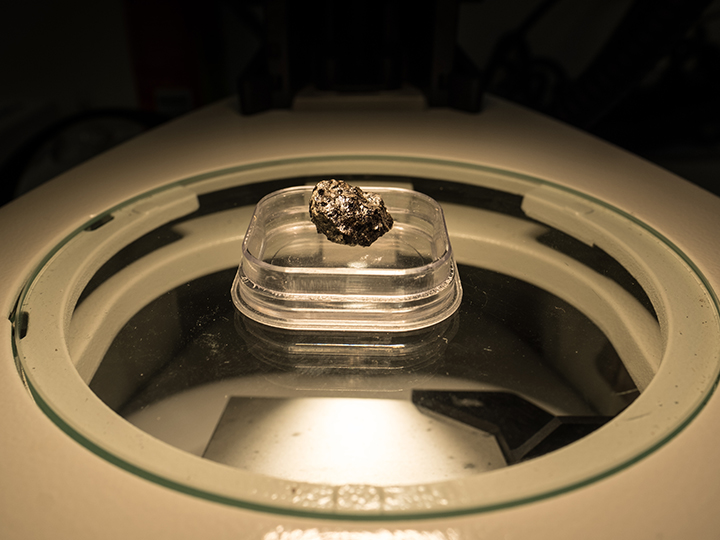 Today is the Fall Anniversary or Birthday of Tissint, the martian meteorite I studied for 2 years as a Masters student. Out of the ~200 martian meteorites we have on Earth Tissint was one of the only 5 we have witnessed falling from the sky. That's why it's so special.