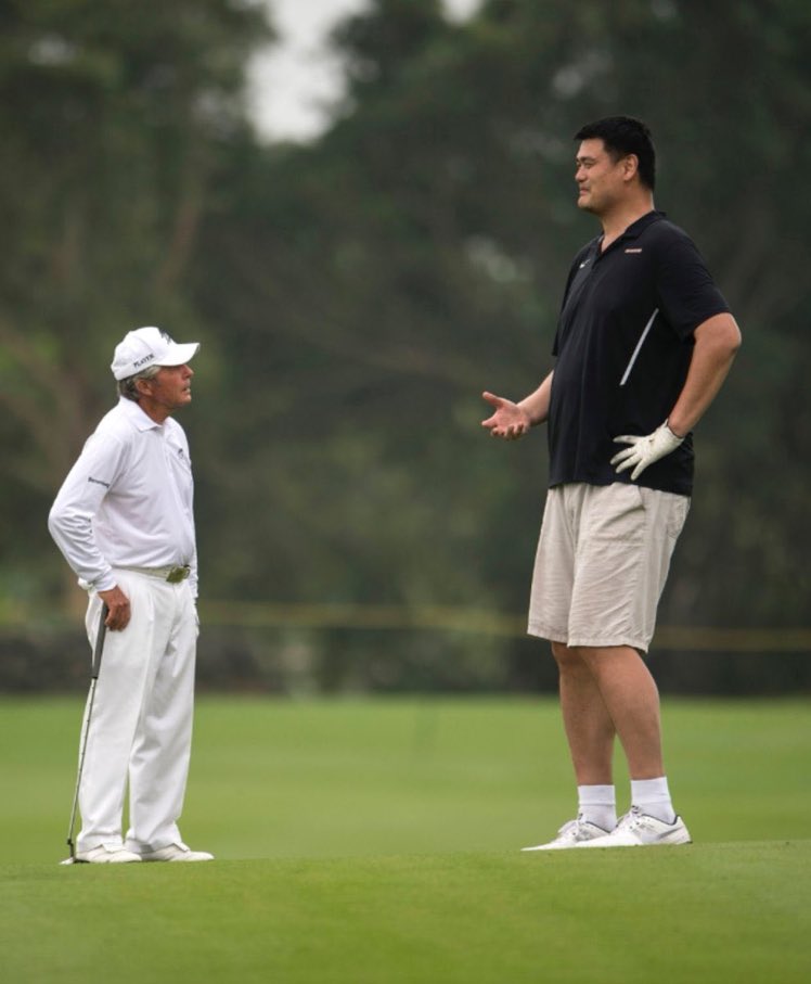 Super70sSports's tweet photo. Gary Player and Yao Ming. Not a photoshop. https://t.co/OJDxqWeogS