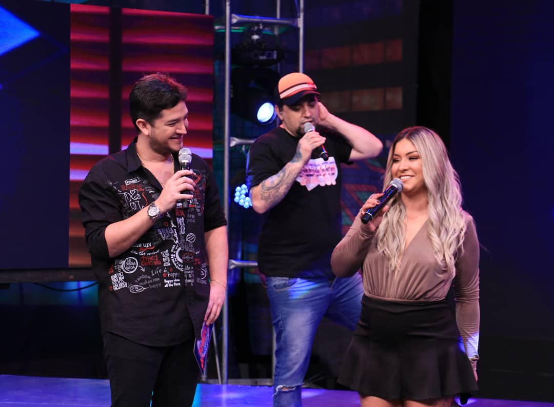elgranshowpy's tweet photo. Basta la cara de #JuniorRodriguez 😍❤️✨
En minutos seguimos bailando con la bella #FatimaRoman en el #GranShow de @latelePy
•
Podes seguir la transmisión en 😏👉https://t.co/zX9Vlcy4jn https://t.co/eq2qp4jpIo