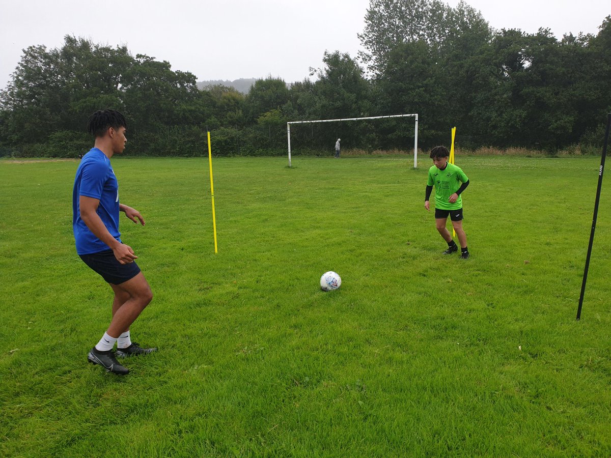 GemOnCymru's tweet photo. Great Sibling session with Keena Hinds of Cwmamman United and his younger brother Shivo Hinds of Swansea City U14s with Ryan Aston Stephens. Top technical players, looking to improve their game !⚽️
#GêmOn #footballcoach #121coaching #SiblingSession https://t.co/FvLScPOYwt