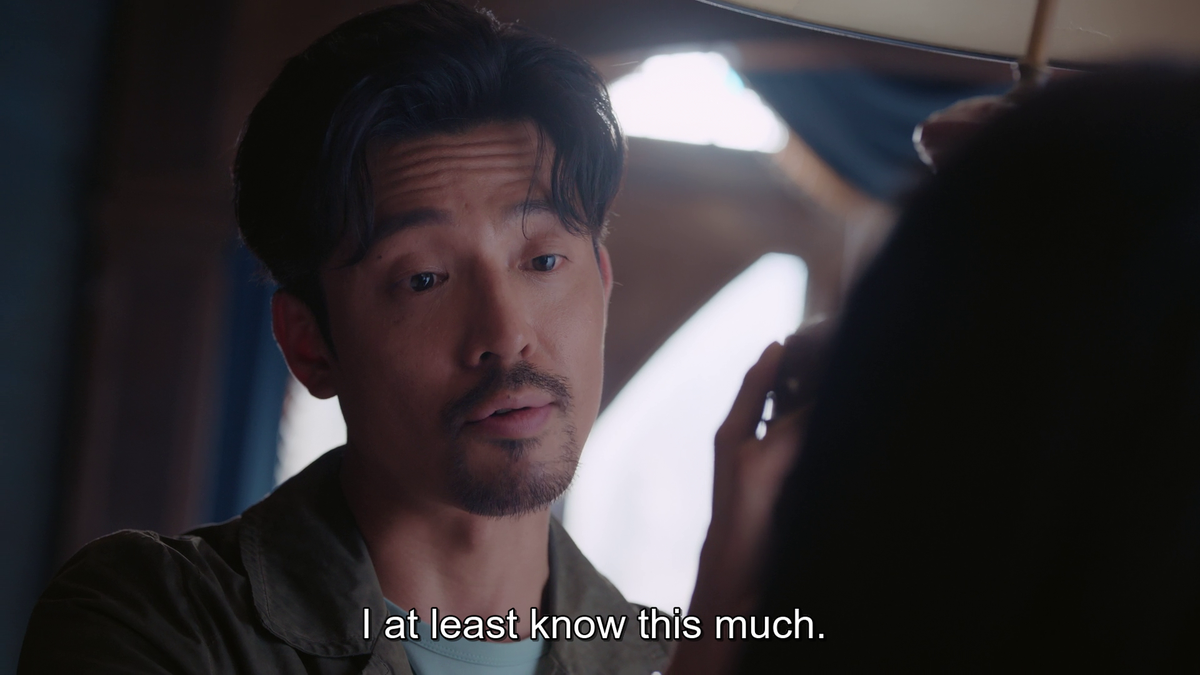 Moon Young tried to knock Sang In out to stop him from making her leave but he he predicted that.And instead of looking frightening, he looks like he's used to her behavior and reminds her he's known her for 10 years (Ep.7) #ItsOkayToNotBeOkay