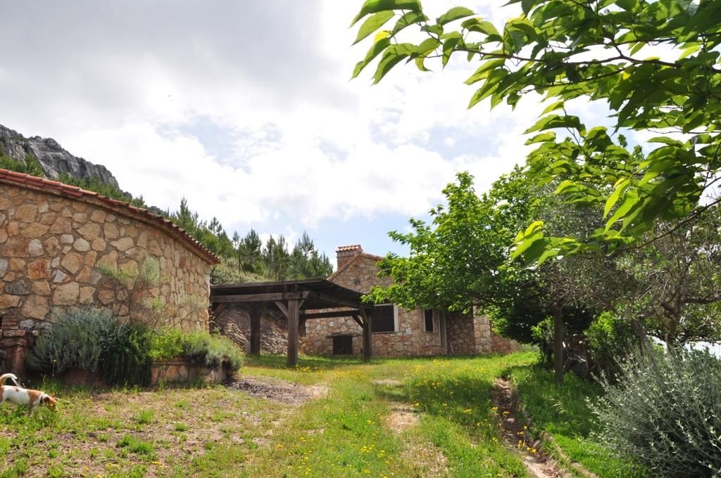 urbamarktes's tweet photo. CASA RUSTICA EN VENTA EN CÁCERES 2🛌 1🚾Construida según la arquitectura típica de la zona, de piedra, que le permite muy buen aislamiento térmico
.
https://t.co/qNKokFakya
.
#urbamarkt #caceres #spain #comprar #vender #propiedades #inmuebles #casasrusticas #arquitectura #vistas https://t.co/46aCVl5zx8