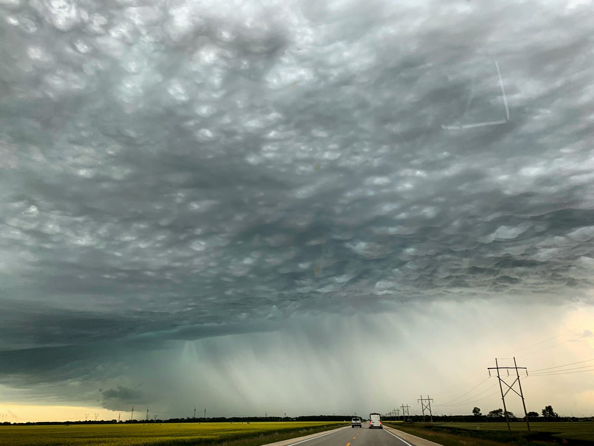 DirectedMemorie's tweet photo. Looked promising.
Looks were deceiving.
#mbstorm #mbstorms #chasingmanitoba #stormchasing #lightningphotography #rainfall #ctoglightning #ctoclightning #lightning #downpour #travelmanitoba https://t.co/Tk4uUP4qRT