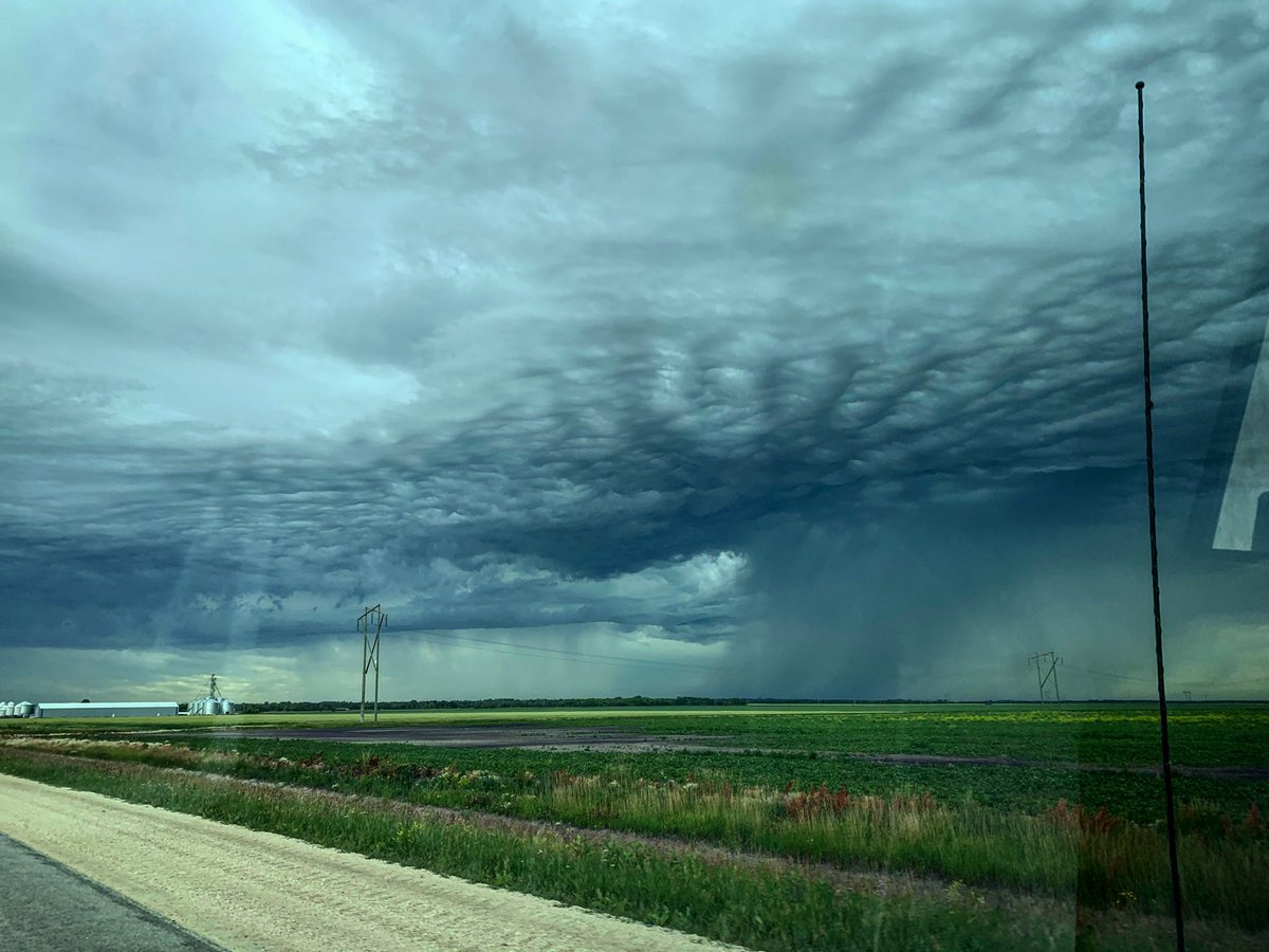 DirectedMemorie's tweet photo. Looked promising.
Looks were deceiving.
#mbstorm #mbstorms #chasingmanitoba #stormchasing #lightningphotography #rainfall #ctoglightning #ctoclightning #lightning #downpour #travelmanitoba https://t.co/Tk4uUP4qRT