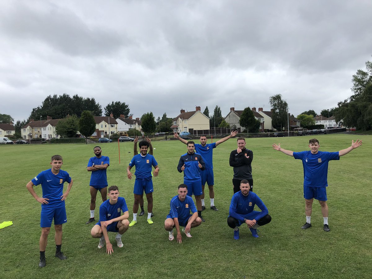 WINNERS

Today’s winning team at training strike a pose. Featuring a self proclaimed baller of a social media man and a couple of intruders from the other team. 👀

#UTR