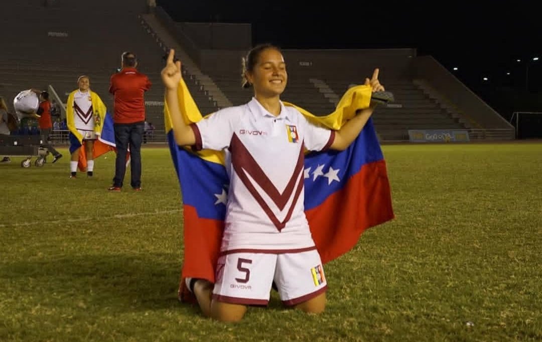 ⚽️💙🇻🇪 |MEDIOS| La nueva guerrera @andreazoella ha sido protagonista en <a href="/marca_vinotinto/">Marca Vinotinto</a>.

👉 bit.ly/2OCkRJx
#UDGTenerife