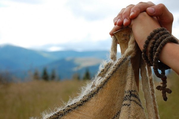 Выше закона может быть только любовь, выше права – лишь милость, и выше справедливости – лишь прощение.

Святейший Патриарх Алексий II