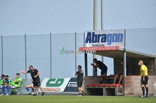 Deporpress's tweet photo. #FaseAscenso2B ⚽️🇮🇨  Repasa las impresiones pospartido de los técnicos del Marino y Tamaraceite 🧐

🎙️ Chus Trujillo: "El gol tuvo un efecto psicológico"
➡️ https://t.co/TxnthtZ0wG

🎙️ De Diego: "Estuvimos imprecisos"
➡️ https://t.co/HuwYrJcJUU https://t.co/1r6ZKT0cSE