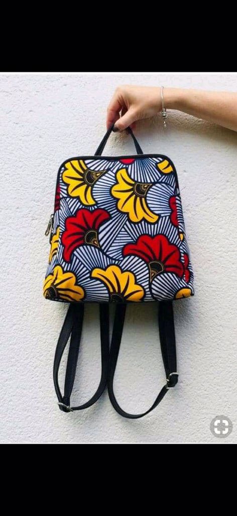 RaisingDesigner's tweet image. Are you in JSS 1 to  S S 3 ?
tired of staying at home ?
Here are some things you can learn and be empowered  .
Ankara bag making
Turban

Bead making 
Stoning of cloth
How to sew Baby wears
How to sew Men’s wears 
Photography 

For more info 08080303928 or 0814 853 9329