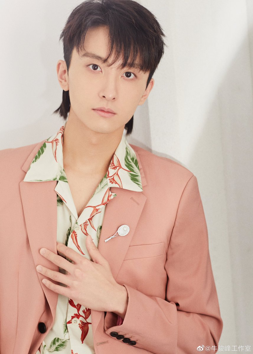 dramaskfan's tweet photo. #NiuJunfeng para #CrossoverSinger.
#BattleOfChangsha #LoveO2O #TheBrightestStarInTheSky #YourHighnessTheClassMonitor #cdrama #dorama https://t.co/aRo29bf0w5