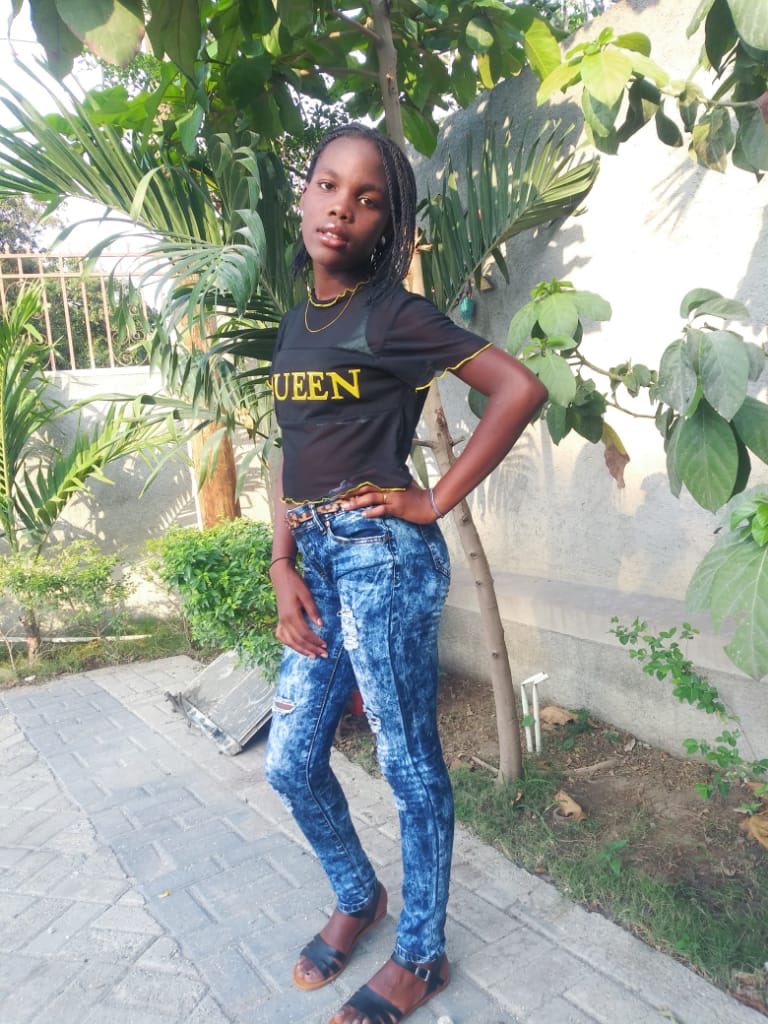 thamzzz_luxury's tweet photo. Li rele kenia
Li gen 14 ans
Yo kidnapel hier soir anndan lakay nou😭 Croix des bouquets nan zone  lafferonay🤦‍♀️

Tanpri si yon moun ta wèl yon kote pa ezite antre an kontak avèm🙏

Yon gro rekonpans ap tann ou🙏

Merci deja😊 https://t.co/xgQ5uL7Qsn