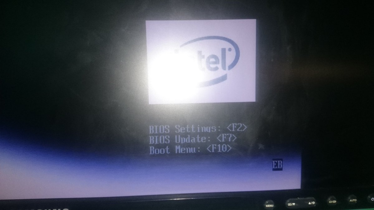 eneka_'s tweet photo. @sfdxpro ayuda no me deja entrar a la bios con ninguna de esas teclas y cuando presionó otra me tira una pantalla en negro con un mensaje "Entering Setup..." https://t.co/eujuoolPLn