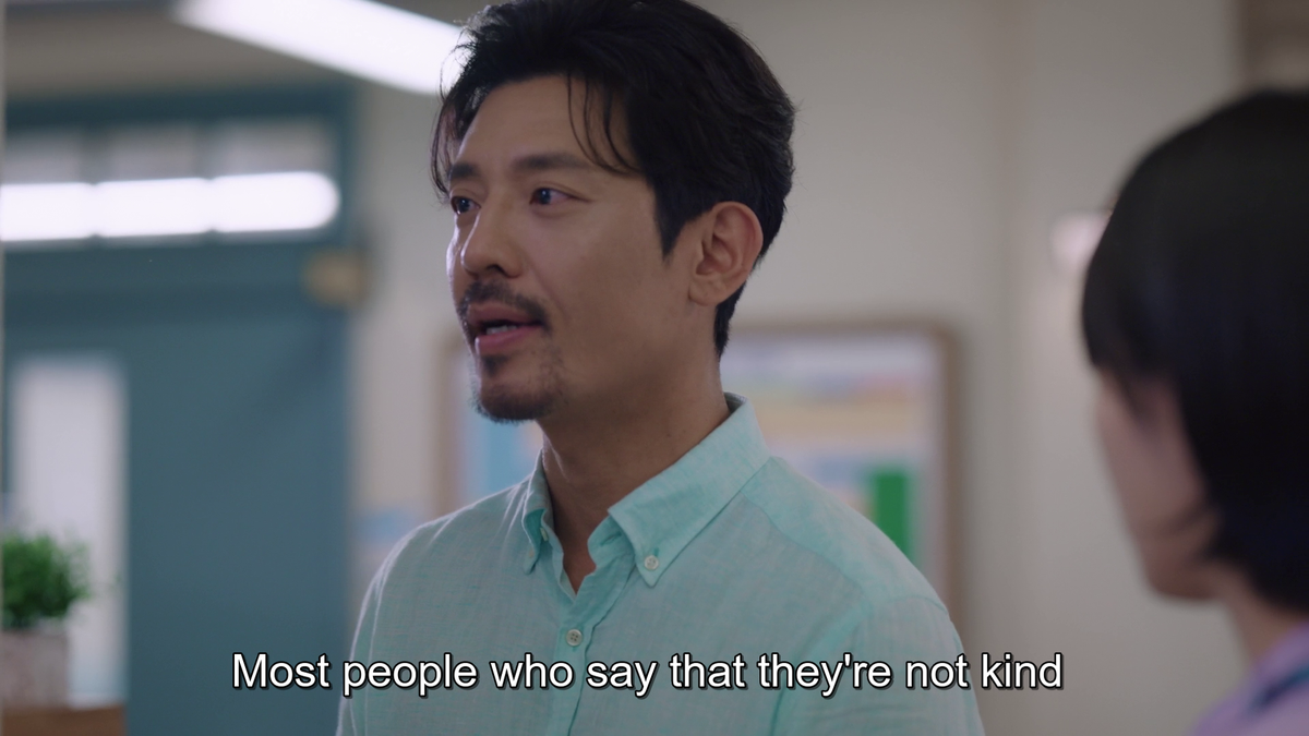 Small details but Moon Young did pay attention to what Sang In said about being nice to fans to have a good image as a children's book author.And what Sang In said to Ju Ri can be applied to Moon Young too: she seems harsh but is kind deep down (Ep.8) #ItsOkayToNotBeOkay