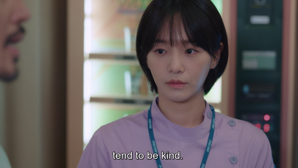 Small details but Moon Young did pay attention to what Sang In said about being nice to fans to have a good image as a children's book author.And what Sang In said to Ju Ri can be applied to Moon Young too: she seems harsh but is kind deep down (Ep.8) #ItsOkayToNotBeOkay