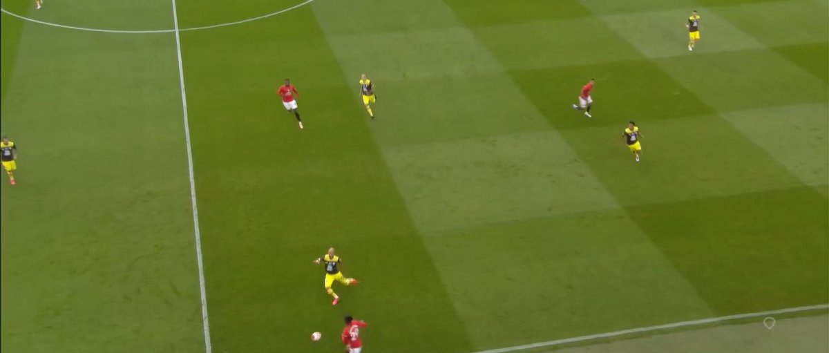 Support in wide areas - When United buildup they tend to use wide areas to then get into the final third, mainly from the left. AWB is unable to find a pass back inside because his closest players are slow to arrive, this was made worse by Southampton’s high press on the day