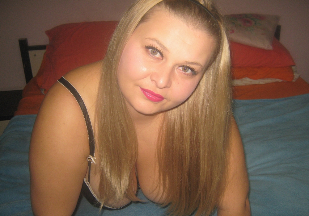 fickchat's tweet photo. Frauen mit etwas Speck um die Hüften findest du richtig geil und gegen #großeTitten hast du auch nichts einzuwänden? Super, dann triff jetzt Claudia im Fick Chat Privat und ohne Tabus! https://t.co/ydfM6ywmTN