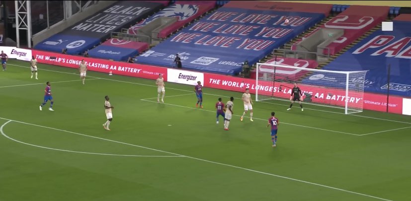 Again, United fail to counterpress effectively which results in palace having an effort on goal. An alternative to pressing is delaying, forcing an opponent to slow down allowing you to regroup. By doing neither swiftly, Palace can turn defence into attack
