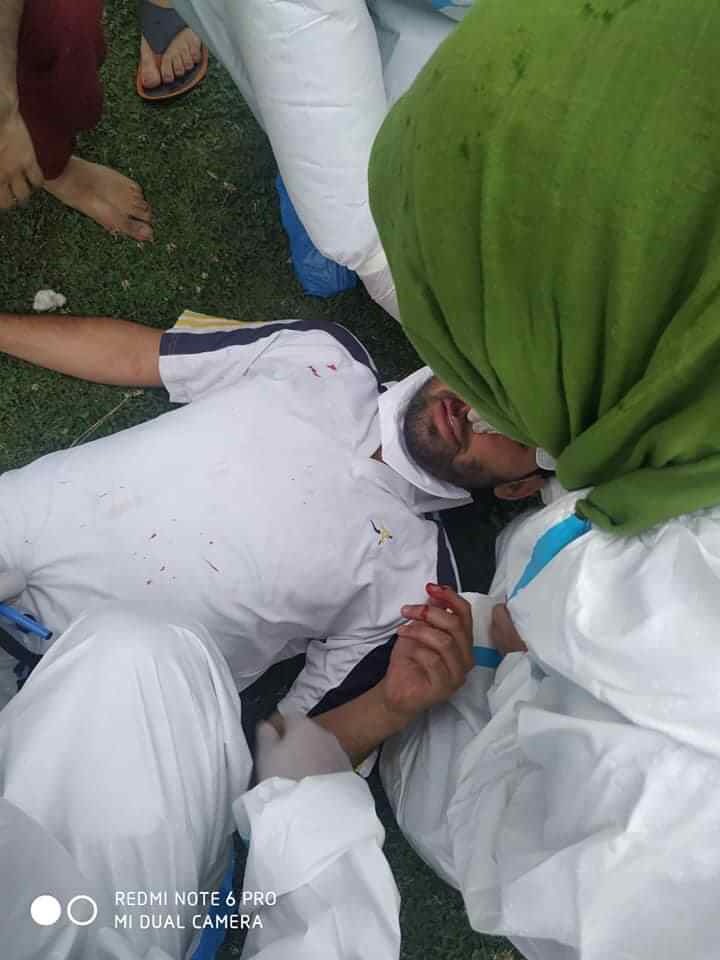 official_aimsa's tweet photo. #VIOLENCE_ON_DOCTORS 😡😠😡
Day by Day Repeated Assualt on Junior doctor's at GMC Srinagar

Yesterday Patient's attendents attacked on female , male doctors ..
Many doctors injured 
..After that all doctor quit covid duty and was doing strike .
@drharshvardhan @MoHFW_INDIA https://t.co/6t4XwhZOWK