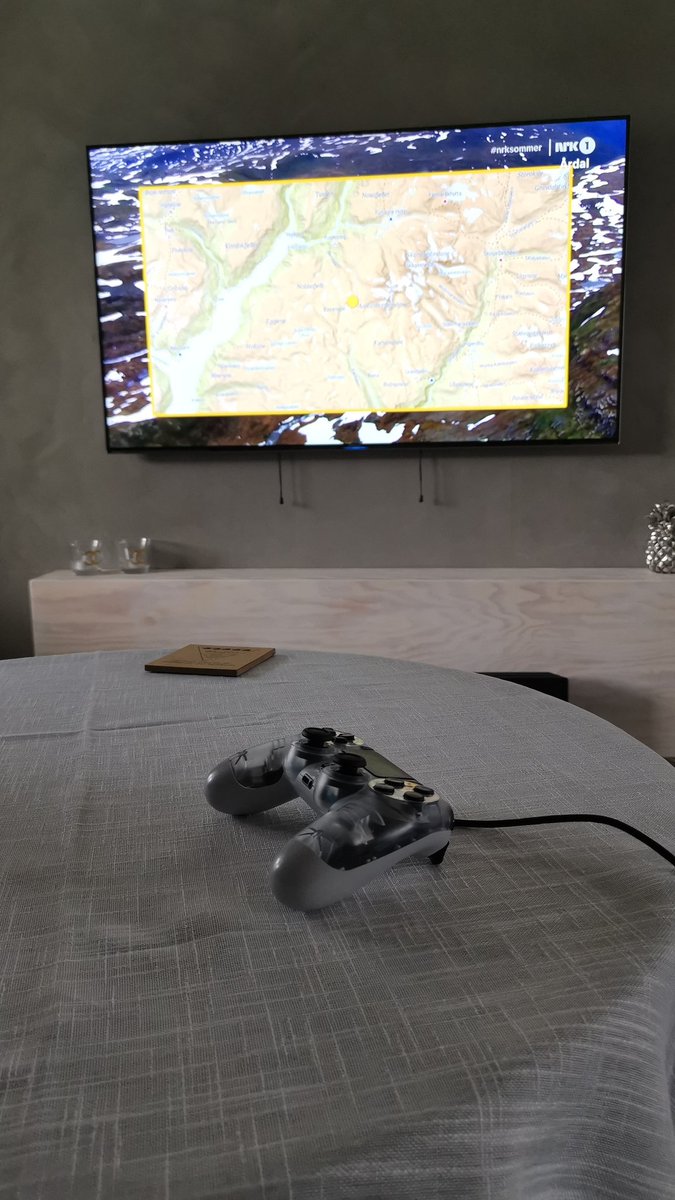 bjornvl's tweet photo. Selv playstation tar pause når dere kjører! God sommer! 🌞 https://t.co/lP0dhp55P8