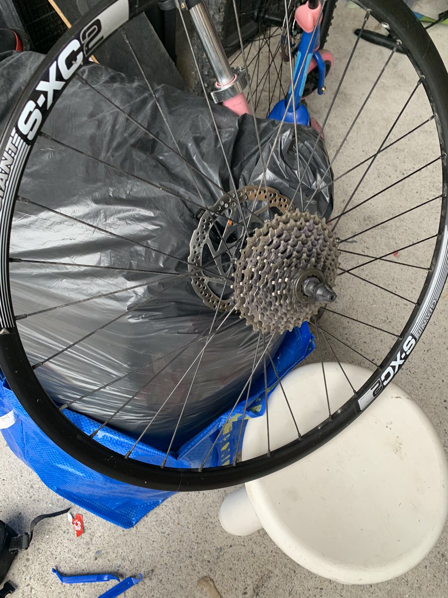 SwimBikeRun_UK's tweet photo. After a spin up the mountains last week on my hard tail I can’t wait to get out on this bad boy in the morning for the first time in two years @GiantUK #gianttrance3 2013 (I think). 
New tyre fitted today. 

#mtb #riding #mountainbiking #cycle #cycling #biking #mbr https://t.co/8rq8KLyszk