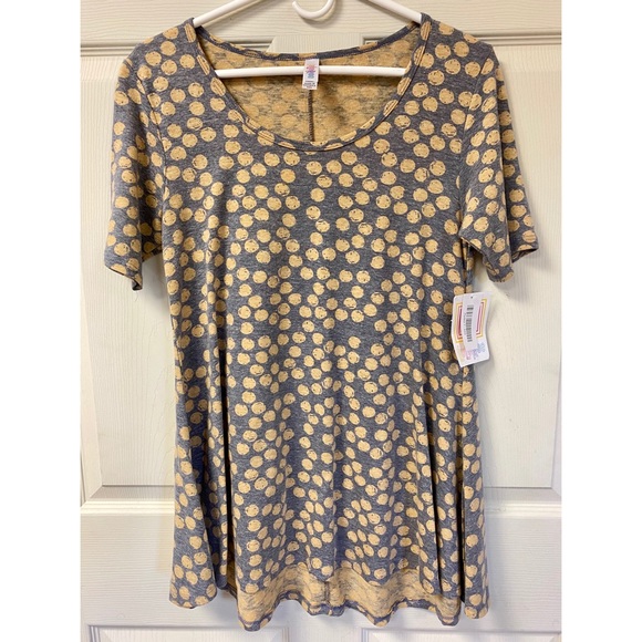 TraceyBrasel's tweet photo. So good I had to share! Check out all the items I'm loving on @Poshmarkapp from @italiancreme #poshmark #fashion #style #shopmycloset #forever21 #lularoe #chicos: https://t.co/AXl4jKmsqI https://t.co/qHWeRwJGCJ