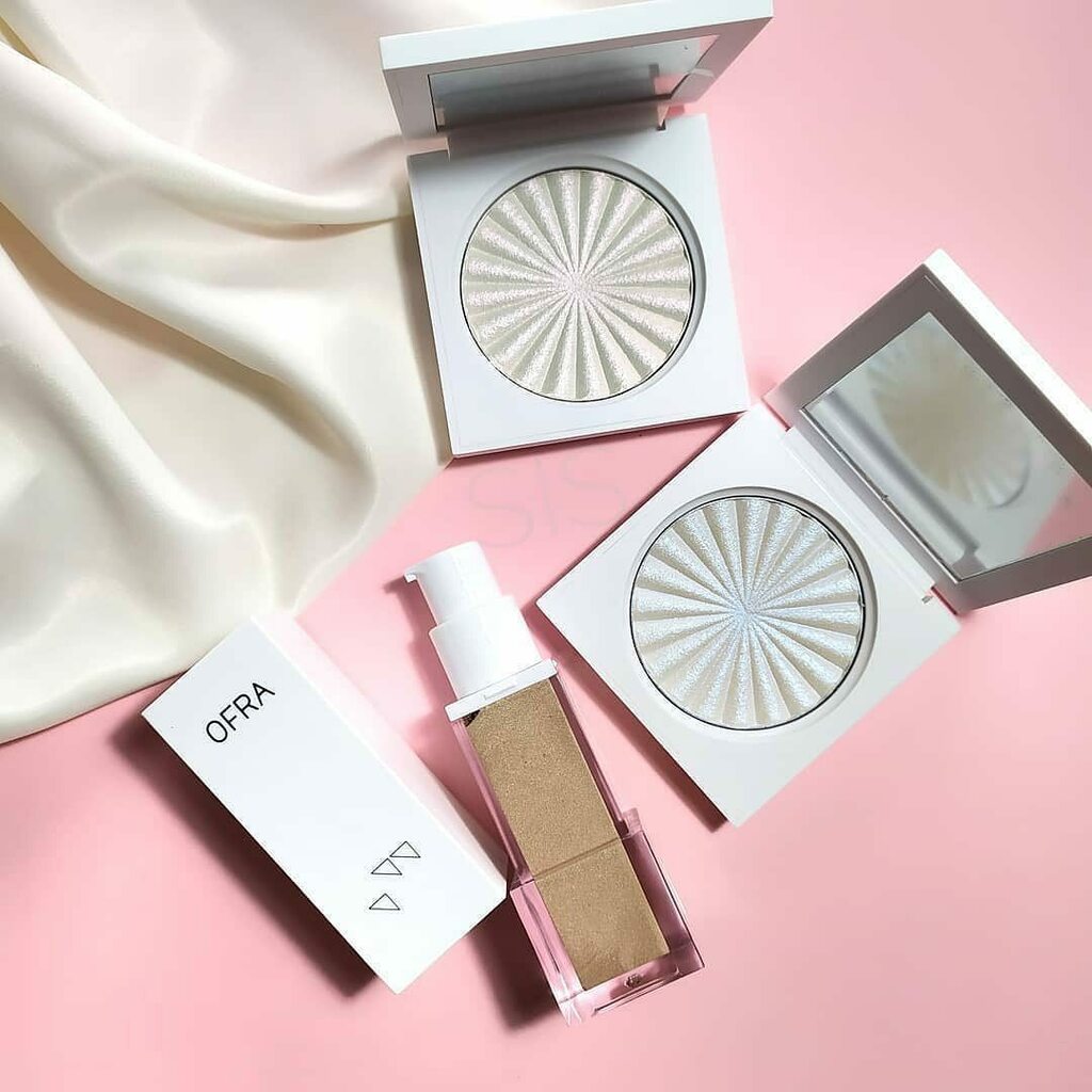 OFRACosmetics's tweet photo. We got you covered...in GLOW 💁♀️⠀
-⠀
@sis_style captures #OFRAxNikkietutorials CLOUD 9 and SPACE BABY Highlighters and RODEO DRIVE Primer ✨ Get delivered with Free domestic shipping this weekend! https://t.co/LC8C61RuAq https://t.co/3lVvxxTMtK