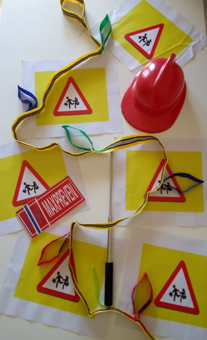 maxpreven's tweet photo. Ahora en vacaciones, es el momento de plantearse sistemas de evacuación ordenada y segura. Tenemos cuerdas, cinturones, trenecito... todo para la evacuación de los peques.👶🏼🧒🏼👶🏼🚸🚸👦🏿 https://t.co/lakjWp2LDN