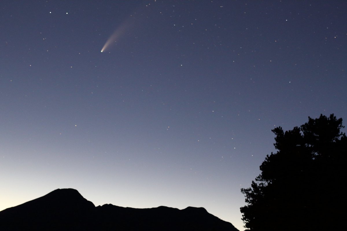 lioneljlo's tweet photo. #NEOWISE desde #portdecabus el dissabte a la nit amb @evitusf !!! #Cometa #Andorra #catalunya https://t.co/4ulRuWPvWs