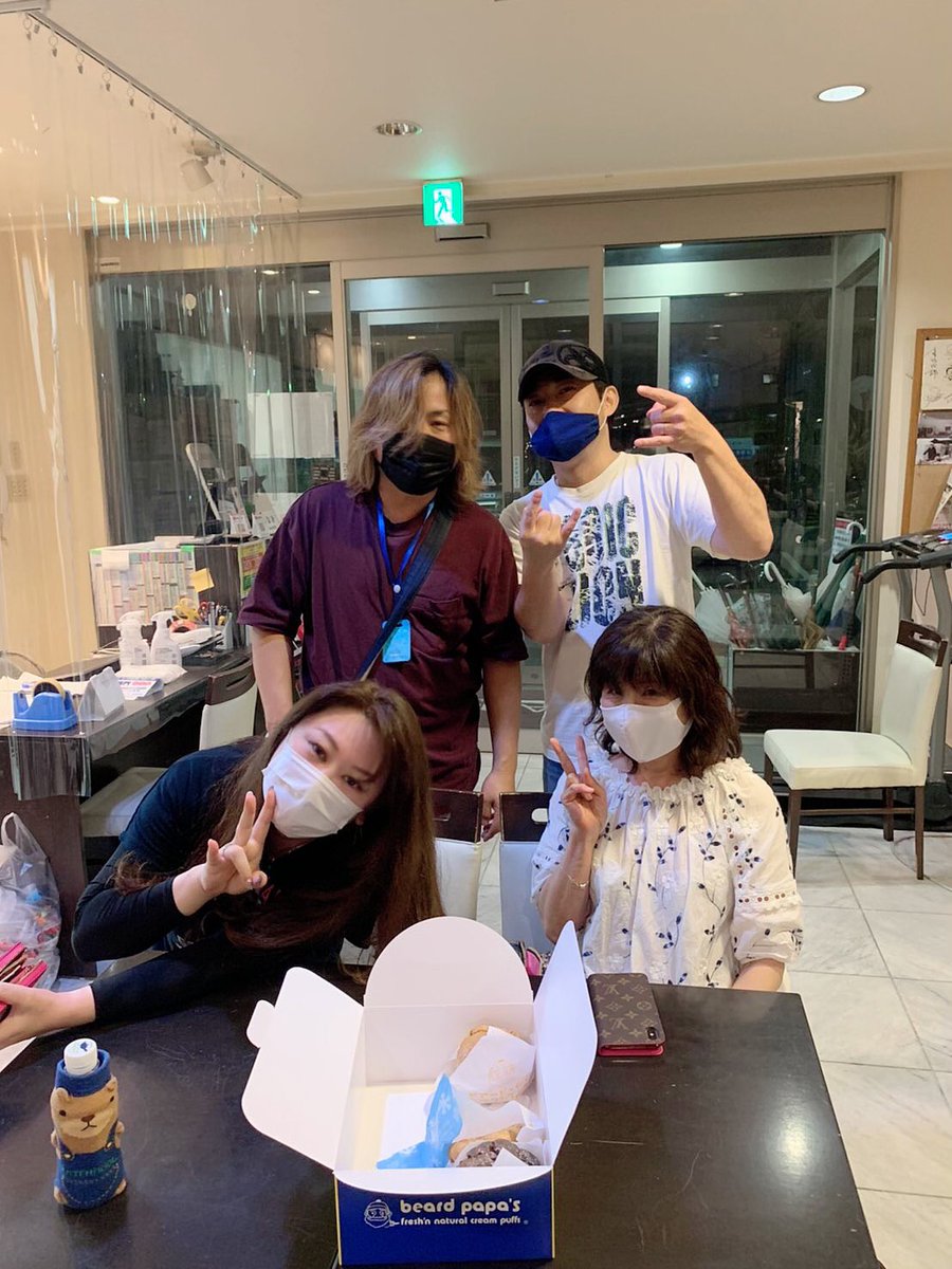 NLauux's tweet photo. 昨年の10月以来9ヶ月ぶりに
Crystal-Natullyメンバー全員揃い
ミーティング等してました
活動は停止中ですが各メンバー
コロナで何も出来ませんでしたけど
メンバー個々に元気そうで楽しい夜
でした♪♪
現状報告でした♪♪
2020.7.18(土)
大阪鶴見緑地NADGE STUDIO
からCrystal-Natullyでした♪♪ https://t.co/UIM5cSQNsm
