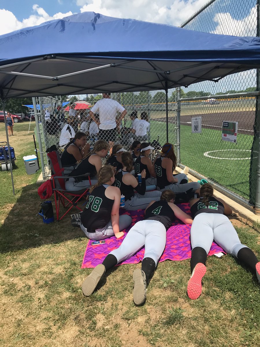 OhioThunder16U's tweet photo. Watching the coaches play after a Kona Ice break @ebuff1999 @Rice_Brooke12 @davebuff11 https://t.co/HnGvIprKkI
