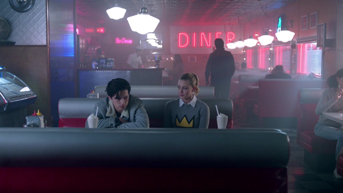 1x10 shows this motif really well too, because jughead and betty both getting vanilla after their fight and the disaster of a party shows that they’re craving innocence and peace.