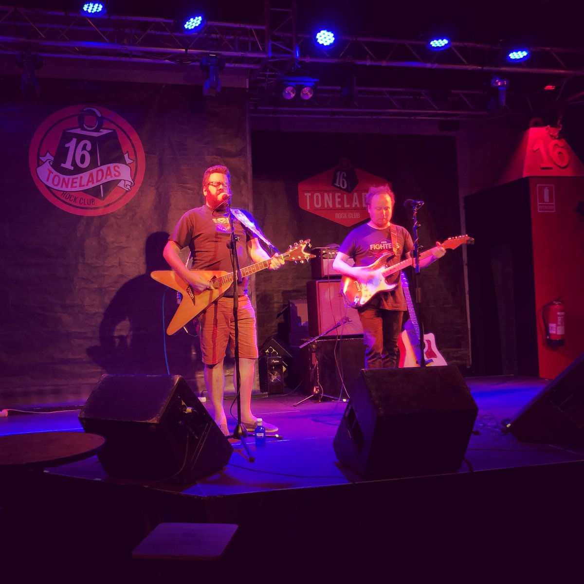 ramircalvo's tweet photo. 18.07.2020 - @tonidelhostal (amb Hèctor Tirado) - 16 Toneladas - #València #Repom #Viu #CapEstiuSenseMúsica https://t.co/JRLp7tf8Gc