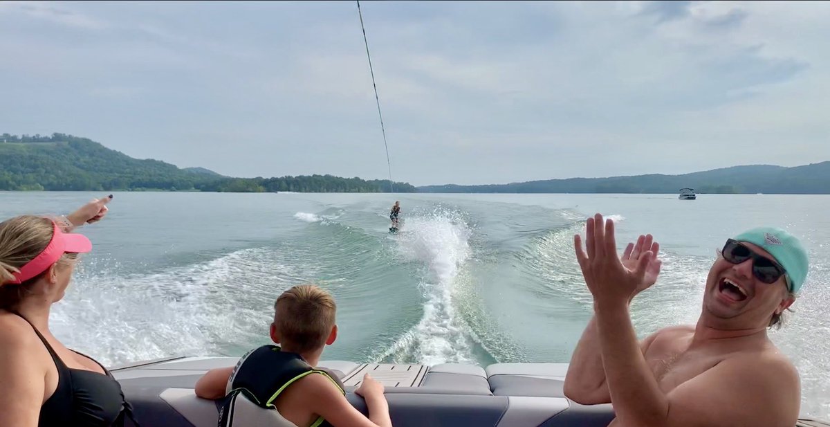 Sunday is #passthehandle day!  A day to share your passion for boating &amp; watersports. If you own a boat, get out &amp; share your passion with someone who hasn't experienced the exhilaration of watersports before &amp; spread the word to  #WakeResponsibly Share your post with # above 👊🏻