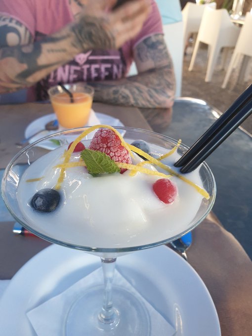 Restaurante #soli #castelldefels buen&iacute;simo https://t.co/9kZHeYFC4P<a href="/tag/soli"class="tags">#soli</a><a href="/tag/castelldefels"class="tags">#castelldefels</a>