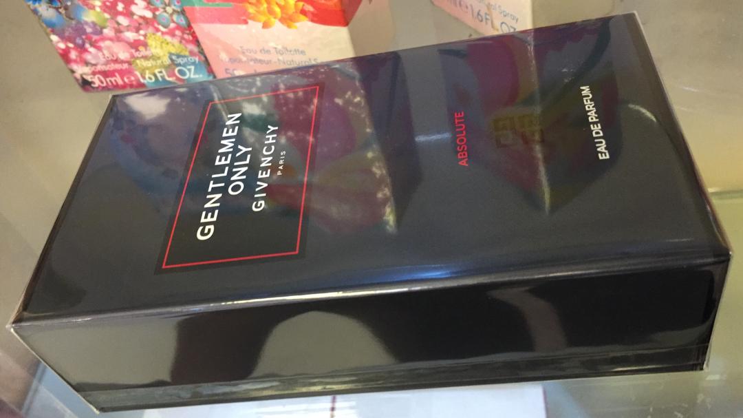 TBS_gh2020's tweet photo. Good Manners and good cologne is what transform the Man into a gentleman... Givenchy Paris Grade A+ for men........Available. Limited Stock. Be traced by a Good Smell.. 
Let your smell do the talking..#TBS https://t.co/EAXu9YwFbQ