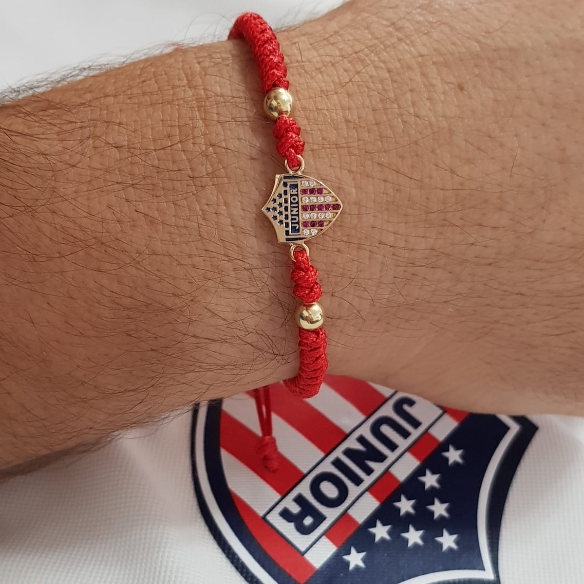 PTiburona's tweet photo. El día martes vuelve el #NBQuieroLaNuevaPiel y #apoyandoElEmprendimiento realizando un concurso-sorteo para todos nuestros seguidores.
Camisa Nueva NB de @JuniorClubSA + más pulsera con escudo de Junior en oro de 18 kilates y mucho más.
@Inshopbq
@jumabame
@CaapaCol
@BaqImpulso https://t.co/48EP8xnqJz