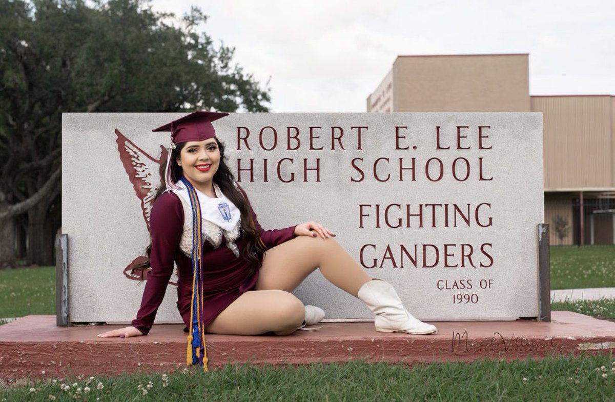 alinheee_'s tweet photo. 👩‍🎓👩‍🎓👩‍🎓 https://t.co/Azuzsa75Sd