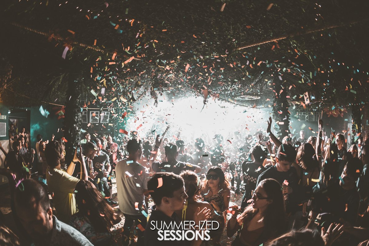 Summerized_s's tweet photo. Sorry not sorry. Who doesn't love a bit of confetti ๐คท๐ปโโ๏ธ ๐
#SummerizedSessions #SecretGardenRave #LetsGetSummerized #HouseMusic #WeekendVibes https://t.co/55Hwl359Af