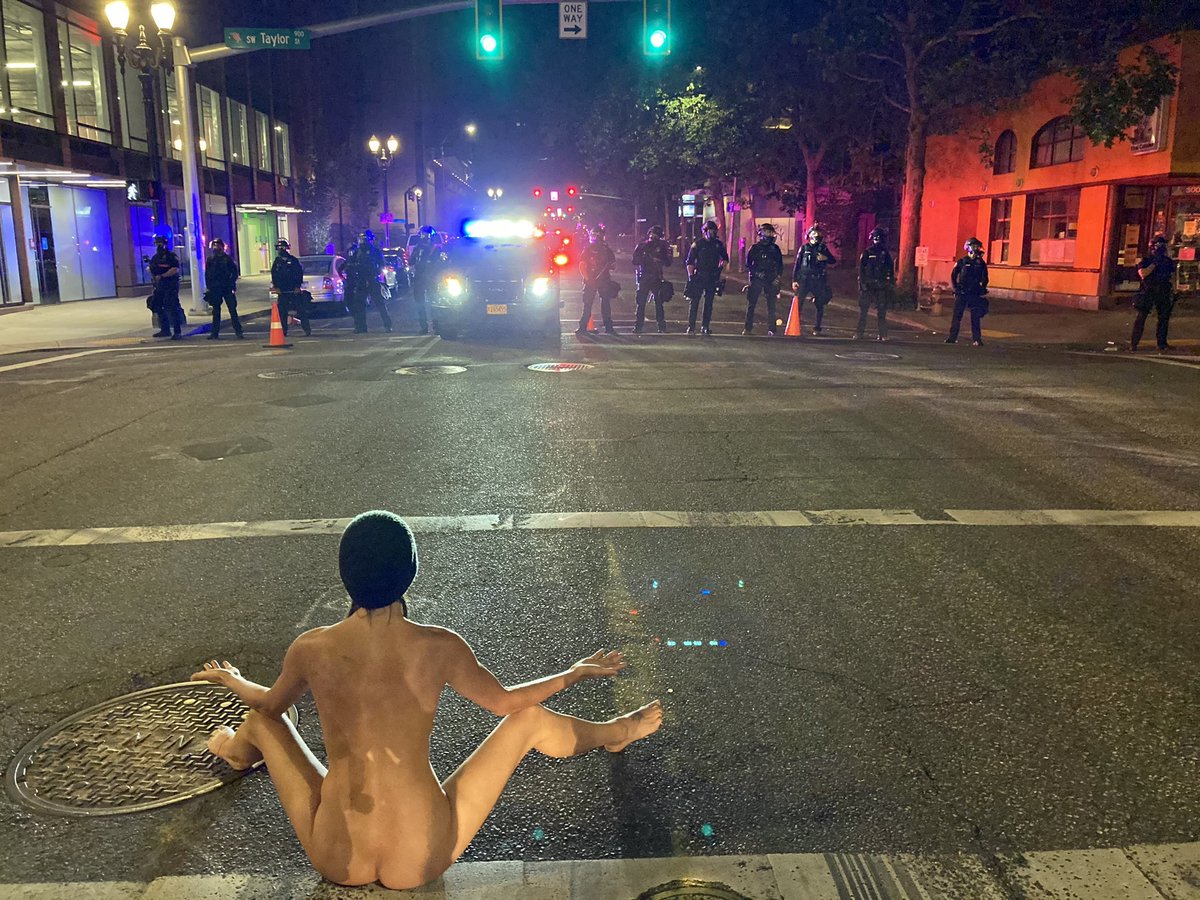 BrujaAislada's tweet photo. @DonovanFarley Powerful Portland protestor channeling Sheela na Gig to drive away the demons terrorizing the city’s citizens...
#PortlandProtests #Goddess #PeacefulProtest 

📷 @DonovanFarley https://t.co/RjniJdPKyx