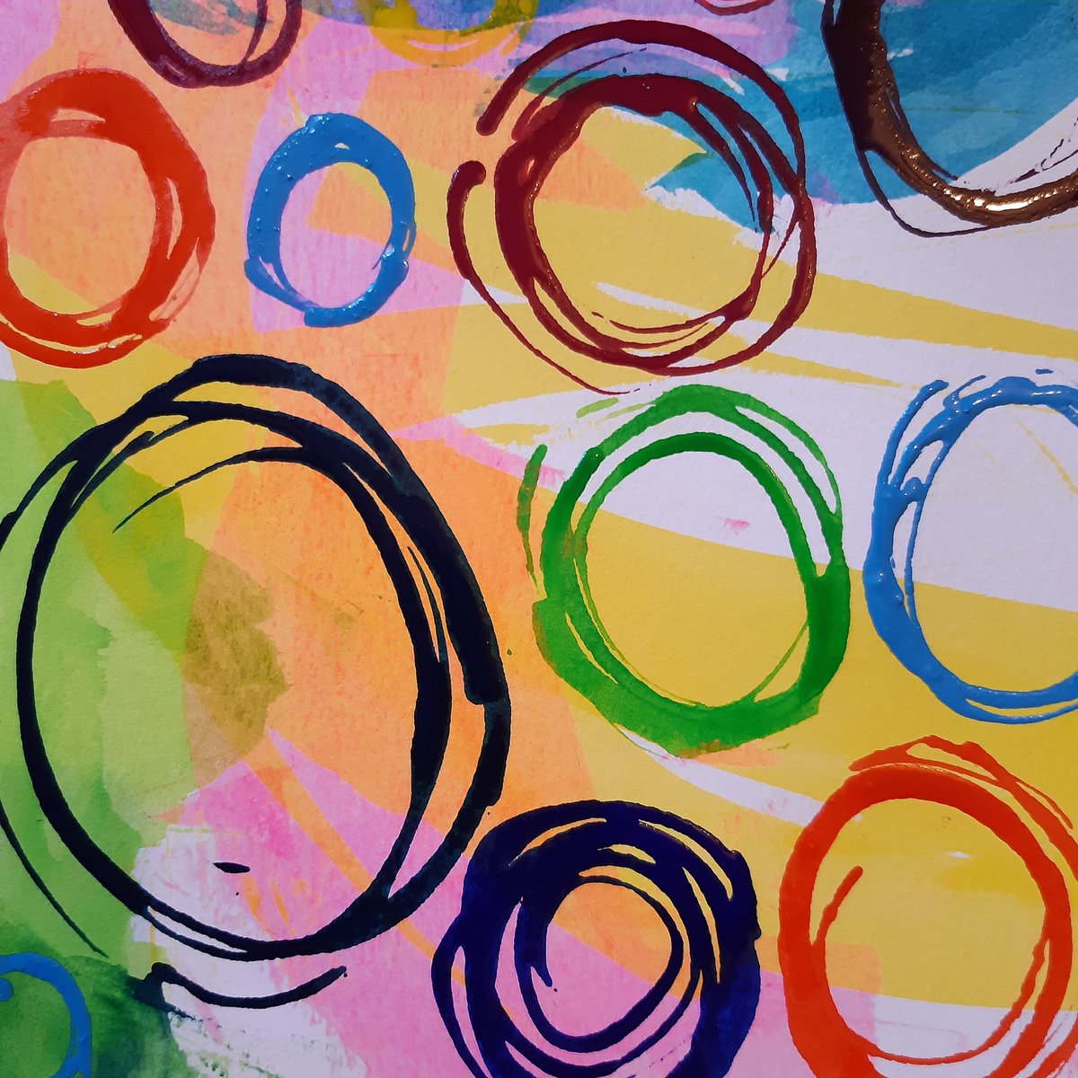 Painting patterns! 

#patternlove #painting #abstract #abstractart #abstractexpressionism #sketchbook #creating #colourpop #colourful #multicoloured #circles #circular #size3art