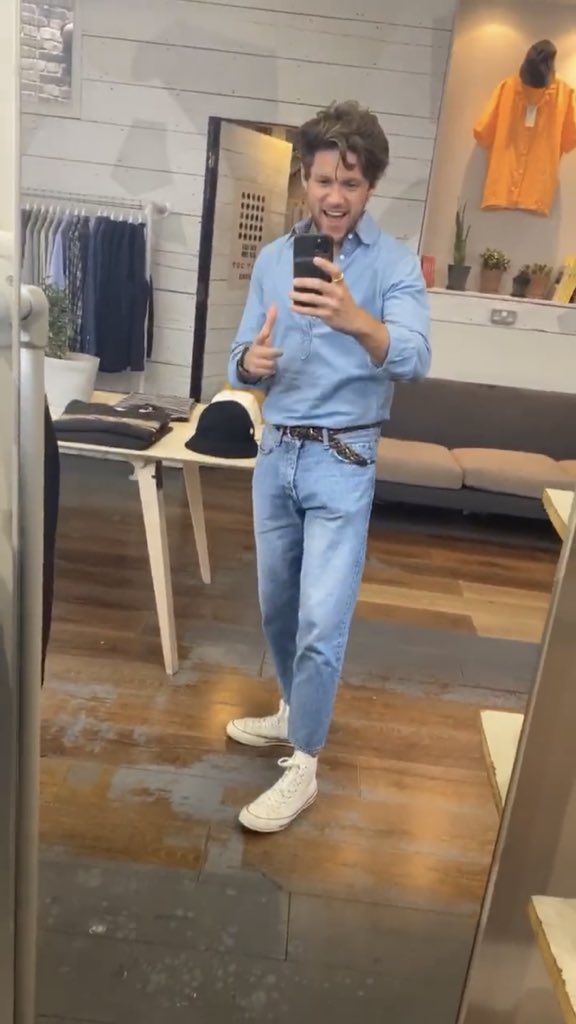 dearniallangelx's tweet photo. Niall I need those finger gun selfies. ASAP

#MTVHottest Niall Horan https://t.co/Kehoqnbfqe