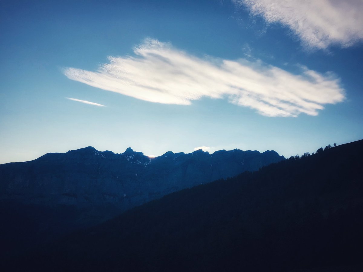simplyhiking's tweet photo. 🌸 sunsets #tschärmilonga - famous #wandern #simplyhiking #wanderleiter https://t.co/FiFVPE9vzJ